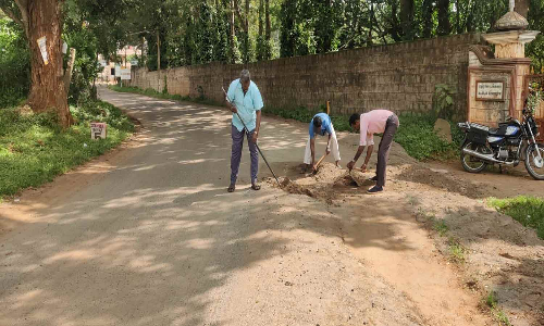 சேதமடைந்த சாலை சீரமைப்பு