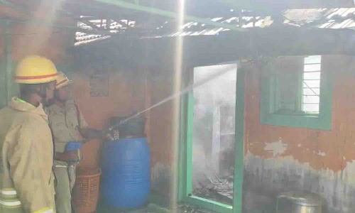 திருப்பூரில் பூட்டிய வீட்டில்  பயங்கர தீ விபத்து பொருட்கள் எரிந்து நாசம்