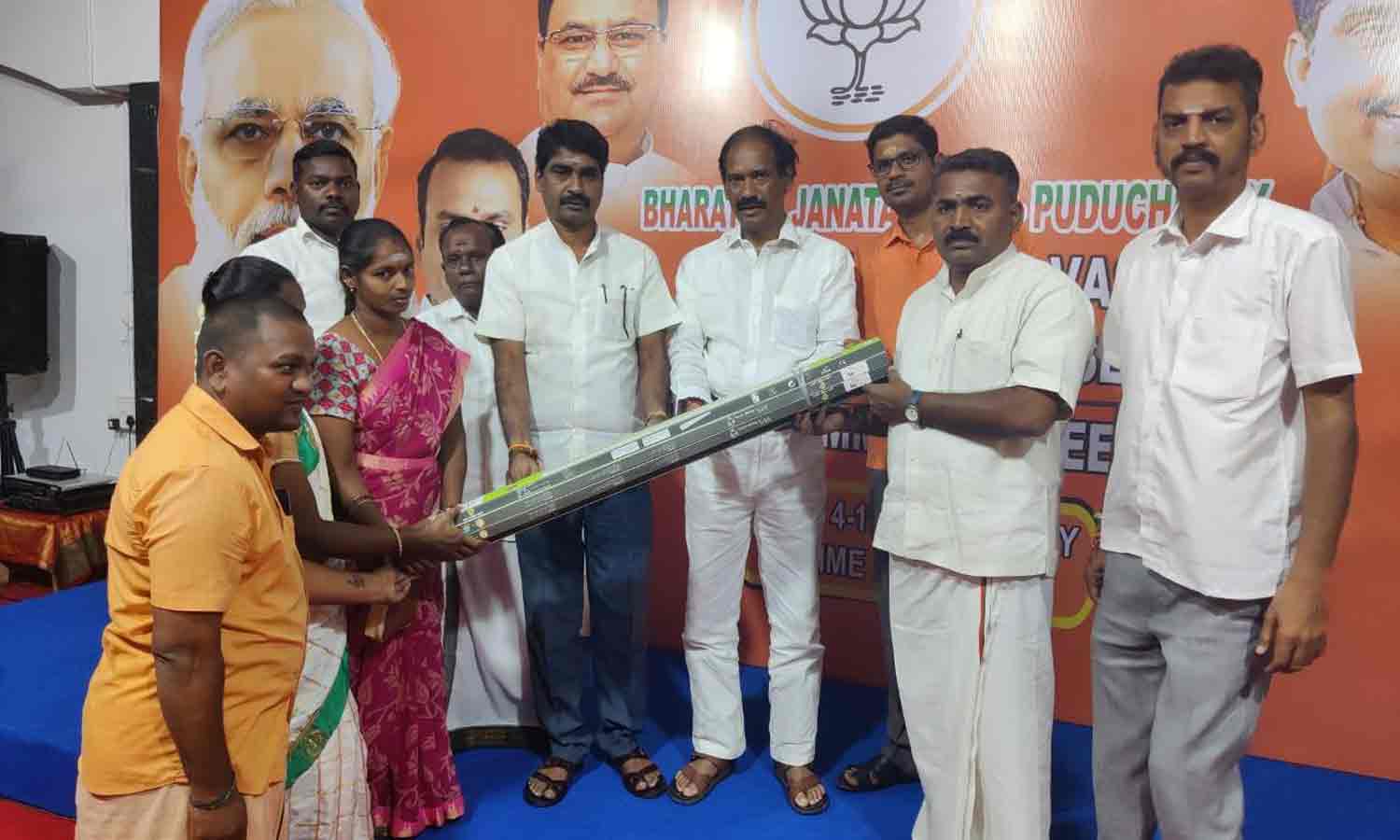 உருளையன்பேட்டை மக்களுக்கு மின்விளக்கு உருளையன்பேட்டை மக்களுக்கு மின்விளக்கு