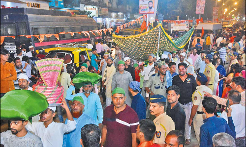 தாராவியில் 57-வது ஆண்டு சந்தன கூடு திருவிழா: முக்கிய பிரமுகர்கள் பங்கேற்பு