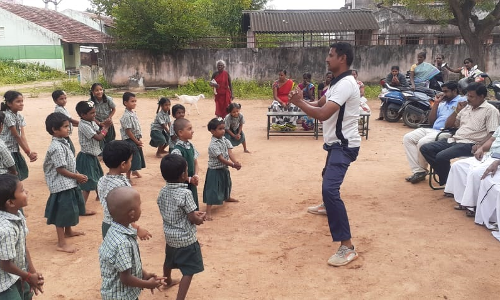 அரசு பள்ளியில் கராத்தே, சிலம்பம் தொடக்க விழா
