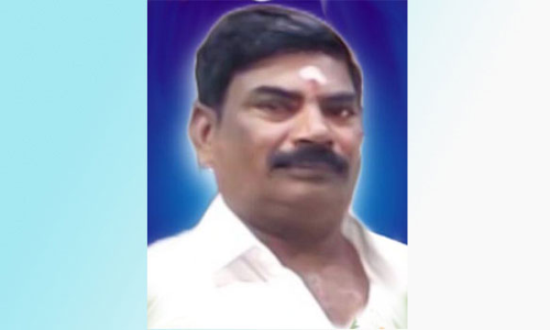 கார் மீது வேன் மோதல்; அ.தி.மு.க. பிரமுகர் பலி