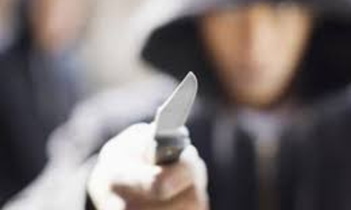 திருச்சியில் வியாபாரிகளிடம் கத்தி முனையில் வழிபறி செய்த 4 பேர் கைது