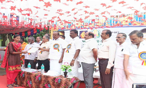 அனைவருக்கும் வேலை வாய்ப்பு உருவாக்கி வளர்ச்சி பெற்ற தமிழகம் உருவாக முதல்-அமைச்சர் பாடுபட்டு வருகிறார்