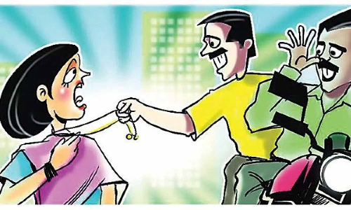 பெண்னிடம் 2 பவுன் சங்கிலி பறிப்பு