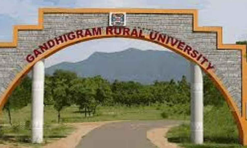 கட்சிக்கொடி கட்டுவதில் மோதல்- காந்திகிராம பல்கலைக் கழகத்தில் போலீசாருடன் வாக்குவாதம்