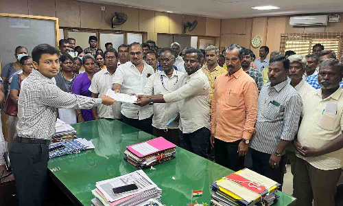 நிரந்தர பணியிடங்களை ஒழிக்கும் அரசாணையை திரும்ப பெற வேண்டும் -   மாநகராட்சி அனைத்து அலுவலர் சங்கத்தினர் மனு