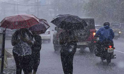 மழை தீவிரம்: திருவள்ளூரை தொடர்ந்து மேலும் 3 மாவட்டங்களில் நாளை பள்ளி, கல்லூரிகளுக்கு விடுமுறை