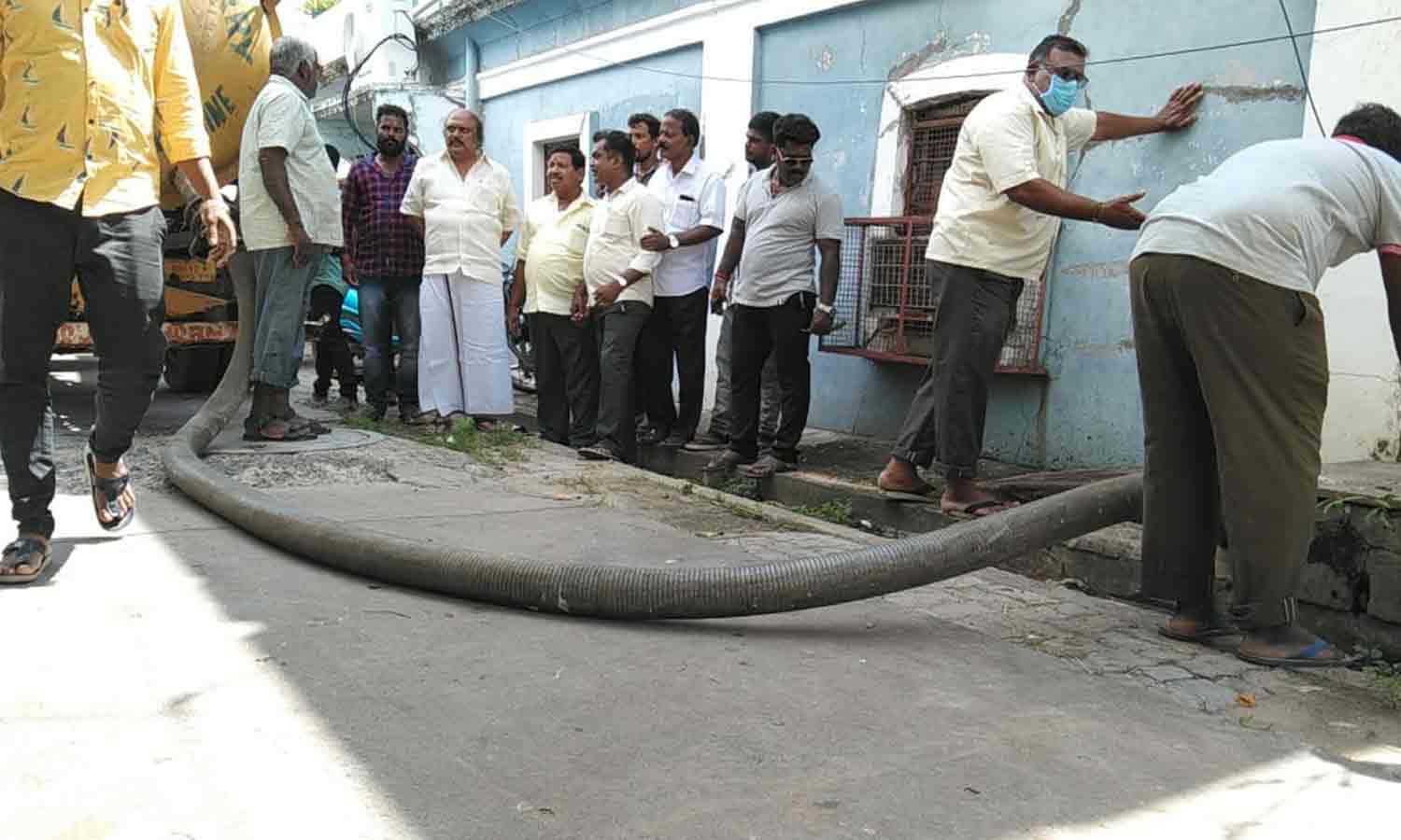 வடிகால் சுத்திகரிப்பு பணி-கென்னடி எம்.எல்.ஏ. ஆய்வு வடிகால் சுத்திகரிப்பு பணி-கென்னடி எம்.எல்.ஏ. ஆய்வு