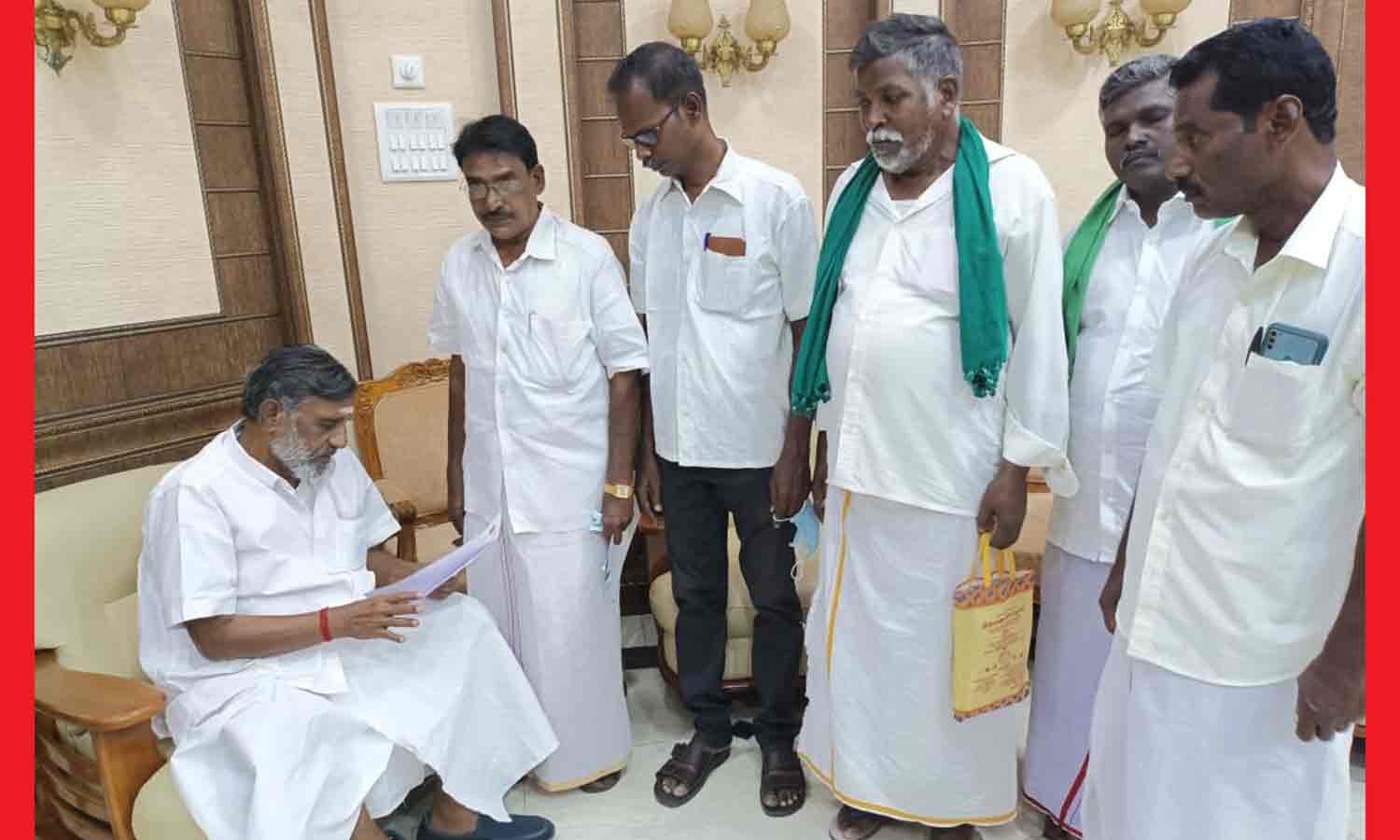 சாகுபடி செய்யும் விவசாயிகள் பெயரில் நிலப்பட்டா-   அமைச்சரியிடம்  மனு