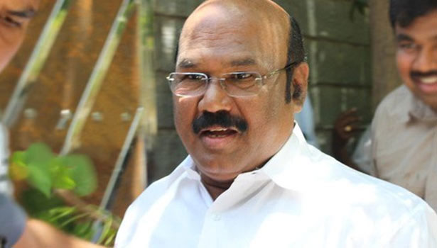 10 சதவீத இடஒதுக்கீடு விவகாரத்தில் தி.மு.க. இரட்டை வேடம்- ஜெயக்குமார் அறிக்கை