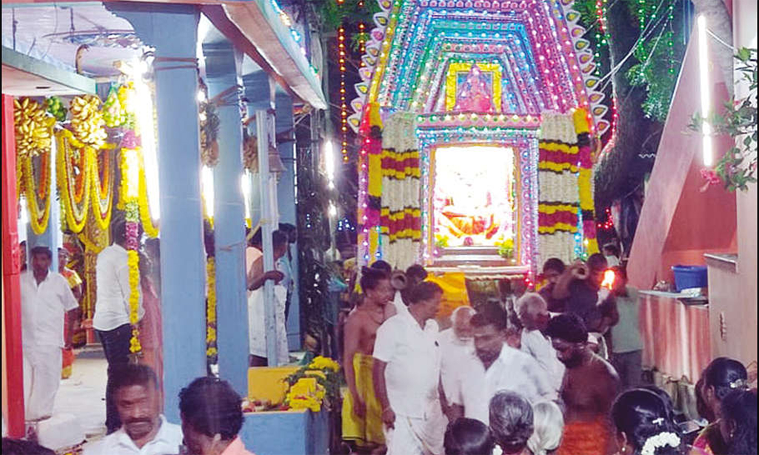 வட்டன்விளை கோவில் கொடை விழா: முத்தாரம்மன் வீதியுலா