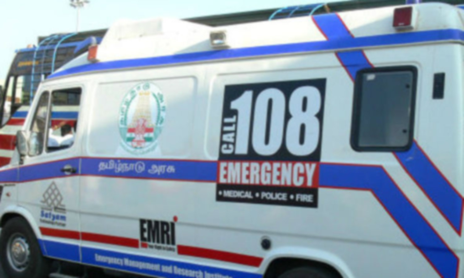 108 ஆம்புலன்சில் மருத்துவ உதவியாளர் பணிக்கான தேர்வு நாளை நடக்கிறது