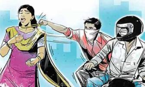 பெண்ணிடம் செயின் பறிப்பு