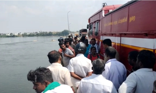 காவிரி ஆற்றில் குதித்த வாலிபர் கதி என்ன?