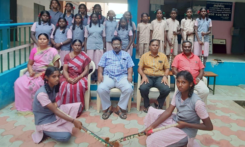 ராசிபுரம் அரசு பள்ளி மாணவிகள்  மாநில ஹாக்கி போட்டிக்கு தகுதி