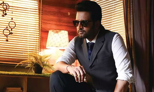 நான் வரதுக்குள்ள என் அம்மாவ என்ன பண்ணீங்க.. வெளியானது சந்தானம் பட டிரைலர்..