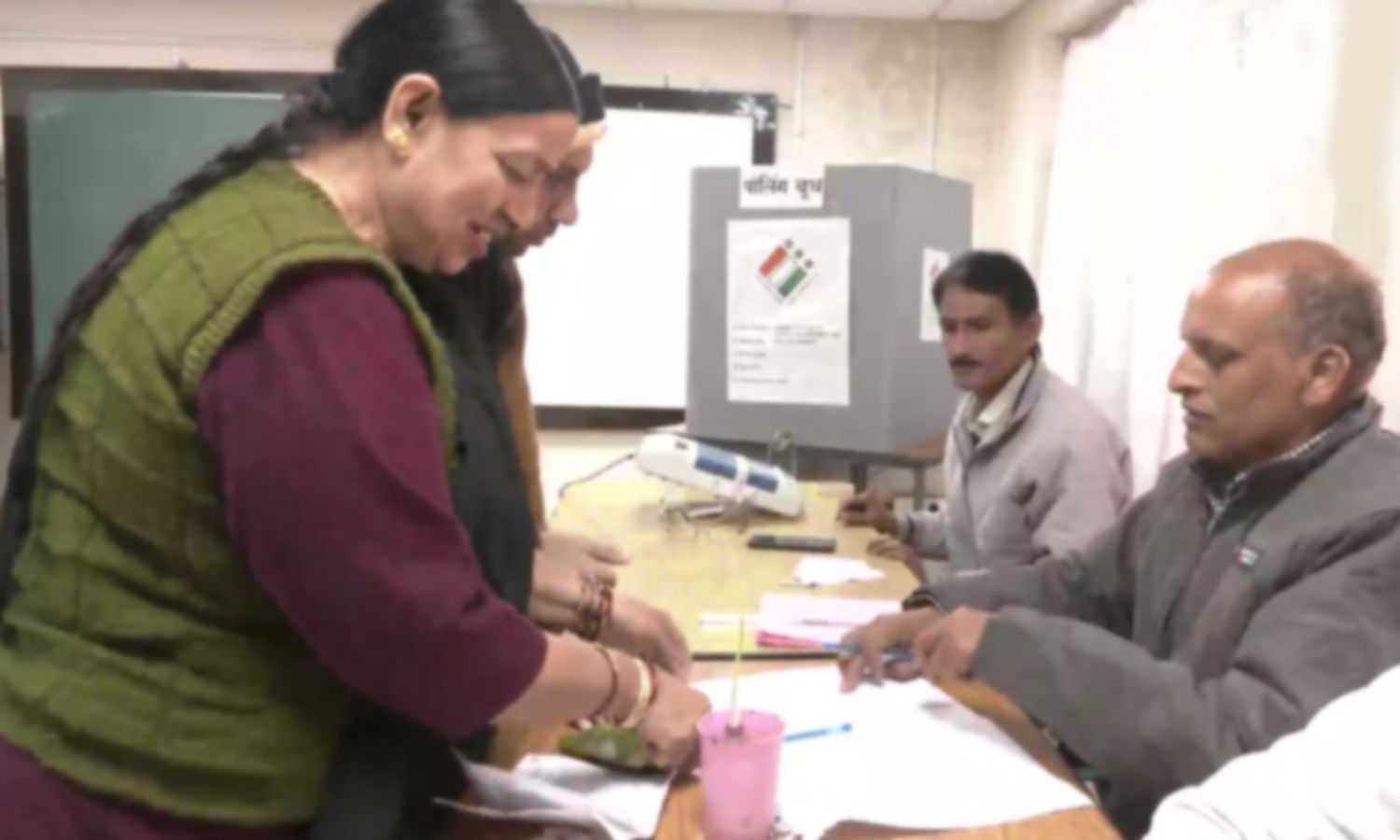 இமாசல பிரதேச சட்டசபை தேர்தல்- வாக்குப்பதிவு தொடங்கியது