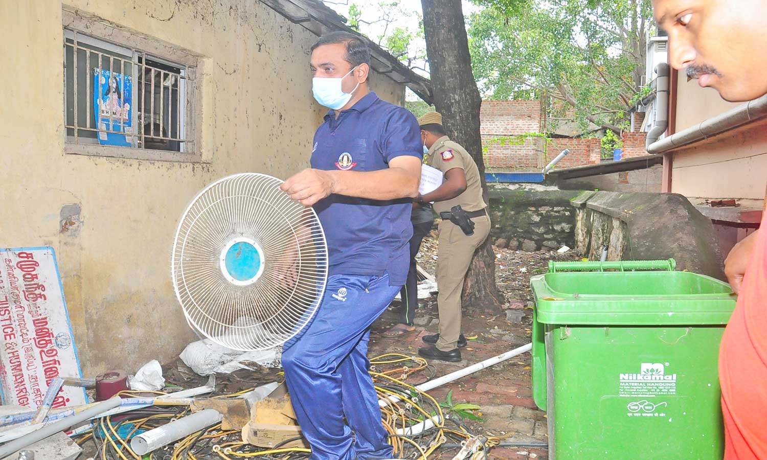 நாகர்கோவிலில் போலீஸ் சூப்பிரண்டு அலுவலகத்தில் தூய்மை பணி