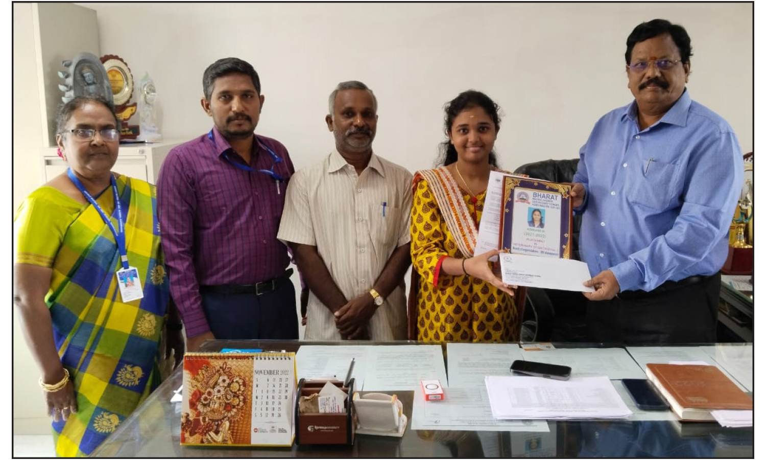 கால்நடை மருத்துவக்கல்லூரிக்கு தேர்வான பாரத் மெட்ரிக் பள்ளி மாணவிக்கு பாராட்டு விழா கால்நடை மருத்துவக்கல்லூரிக்கு தேர்வான பாரத் மெட்ரிக் பள்ளி மாணவிக்கு பாராட்டு விழா