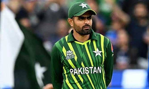 பாகிஸ்தான் பிரதமரின் கிண்டல் டுவிட்....பாபர் ஆசம் பதில்