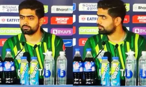 ஐ.பி.எல். குறித்த கேள்வி: என்னையா இது? என மீடியா மானேஜர் பக்கம் திரும்பிய பாபர் ஆசம்