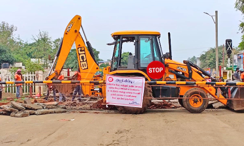 பாவூர்சத்திரம் ரெயில்வே கேட் பராமரிப்பு பணி