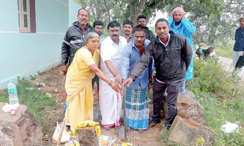 சூரன்குட்டையில்   ரூ.7 லட்சத்தில் கழிவுநீர் உறிஞ்சிதளம் அமைக்க பூமிபூஜை