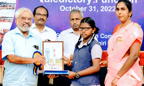 மகேந்திரகிரியில் உள்ள இஸ்ரோ மையத்தில் பேச்சுப்போட்டி; பாளை மாணவி வெற்றி