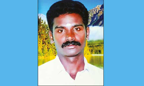 அரசு வேலை வழங்ககோரி சீவலப்பேரி வாலிபர் உடலை வாங்க மறுத்து 3-வது நாளாக போராட்டம் - தாசில்தார் பேச்சுவார்த்தை