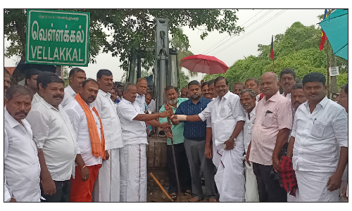 நல்லம்பள்ளி அருகே  வெள்ளக்கல் முதல் ஈசல்பட்டி வரை செல்லும் சாலை அகலப்படுத்தும் பணி  -மழையை பொருட்படுத்தாமல் தொடங்கி வைத்த .எம்.எல்.ஏ.