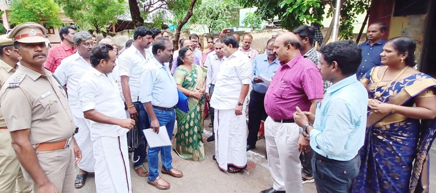 கள்ளர் பள்ளியில்  அமைச்சர் ஆய்வு