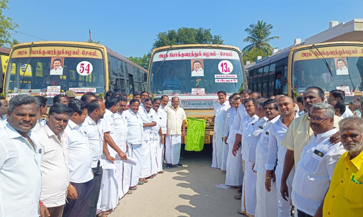 பர்கூர் சட்டப்பேரவை தொகுதியில் 4 அரசு பேருந்துகளின் வழித்தடங்கள் நீட்டிப்பு -மதியழகன் எம்.எல்.ஏ. தொடங்கி வைத்தார் பர்கூர் சட்டப்பேரவை தொகுதியில் 4 அரசு பேருந்துகளின் வழித்தடங்கள் நீட்டிப்பு -மதியழகன் எம்.எல்.ஏ. தொடங்கி வைத்தார்