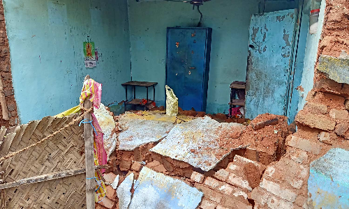 போடியில் கனமழைக்கு வீடு இடிந்து சேதம்