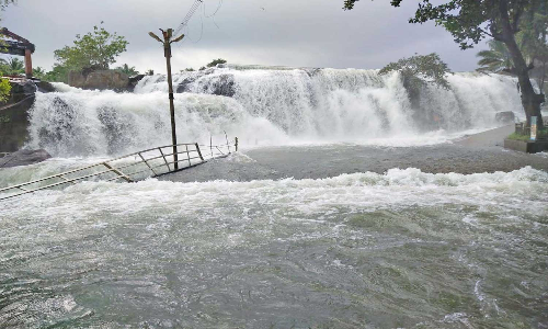 திற்பரப்பு அருவியில் குளிக்க தடை நீடிப்பு
