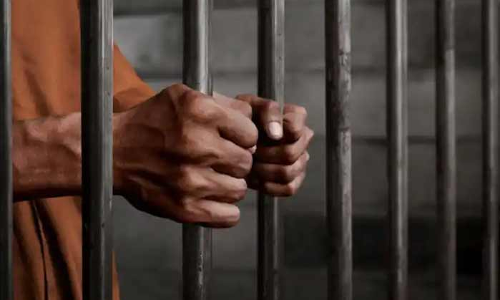 குரும்பூர் கூட்டுறவு வங்கி மோசடி வழக்கு;  கைதான துணை செயலாளர் ஜெயிலில் அடைப்பு-1 வருடம் தலைமறைவாக இருந்தவர்