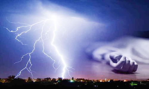 இடிதாக்கி பெண் சாவு