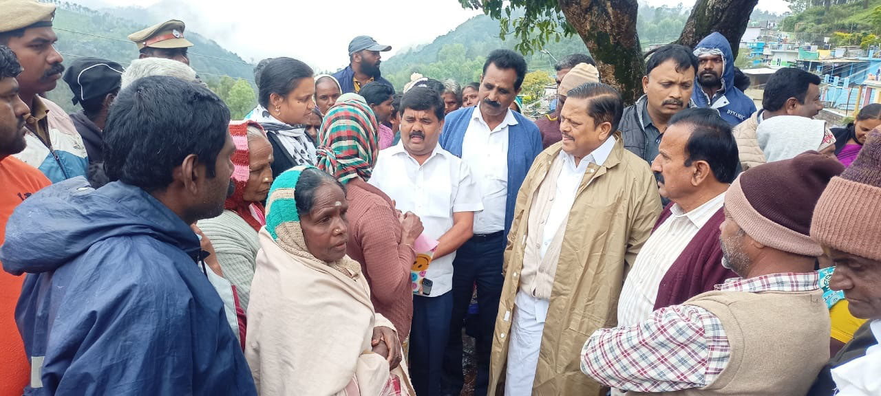 கோத்தகிரியில் மழை பாதிப்பு சேதங்களை அமைச்சர் பார்வையிட்டார்