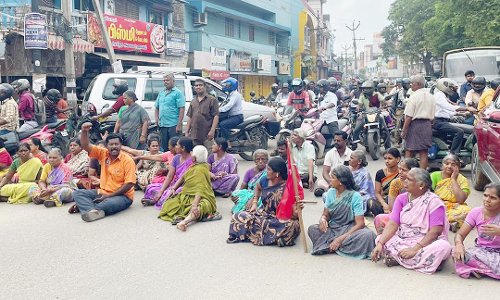 கழிவுநீர் வீட்டுக்குள் புகுந்ததால் பொதுமக்கள் மறியல்