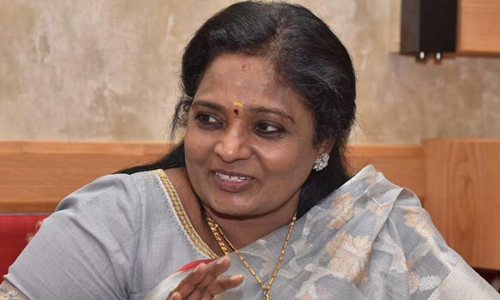 நீட் தேர்வு, 10 சதவீத இடஒதுக்கீட்டை ஏற்காமல் சாதகமான நீதிமன்ற தீர்ப்பை மட்டும் சிலர் கொண்டாடுகிறார்கள்- தமிழிசை