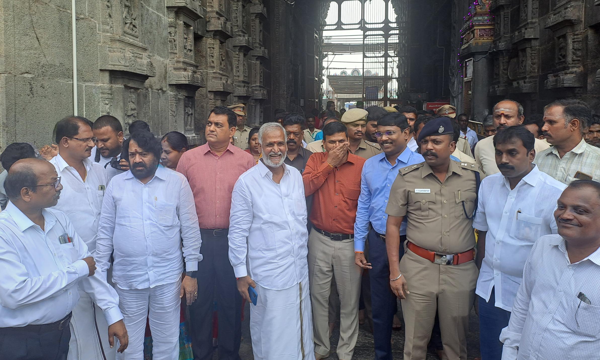 திருவண்ணாமலை அருணாசலேஸ்வரர் கோவிலில் அமைச்சர் சேகர்பாபு ஆய்வு