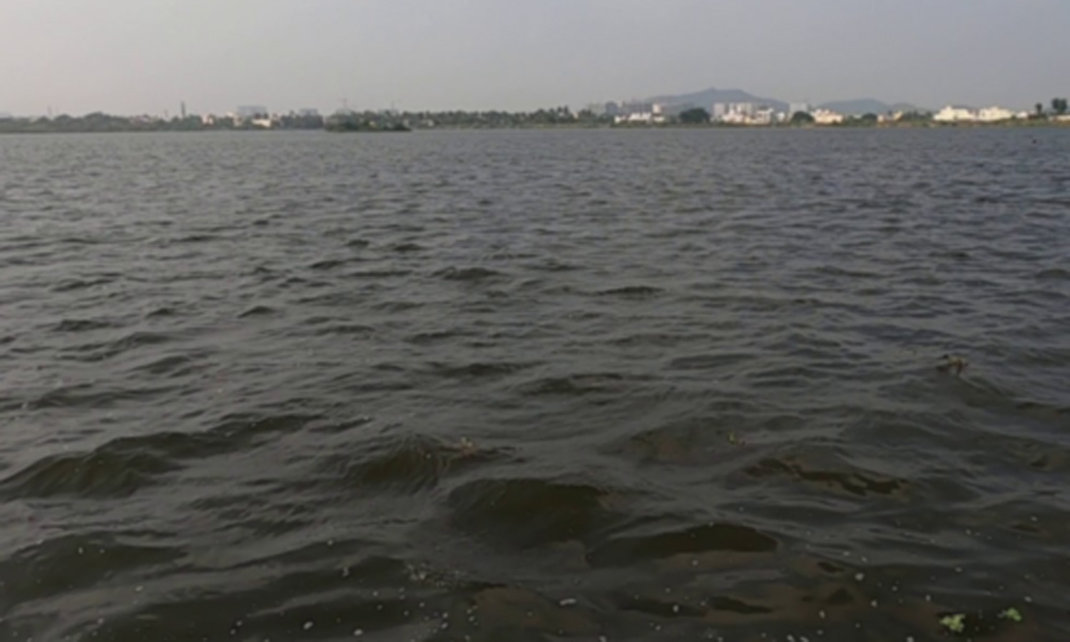 காஞ்சிபுரம், செங்கல்பட்டு மாவட்டங்களில் 263 ஏரிகள் முழுவதும் நிரம்பின காஞ்சிபுரம், செங்கல்பட்டு மாவட்டங்களில் 263 ஏரிகள் முழுவதும் நிரம்பின