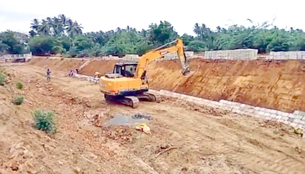 புதுமண்ணியாற்று கரைகளை பலப்படுத்த பொதுமக்கள் வலியுறுத்தல்