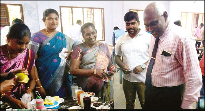 திருச்செந்தூர் ஆதித்தனார் கல்லூரியில் கழிவுகளில் இருந்து கலை -நெருப்பில்லா சமையல் போட்டிகள்