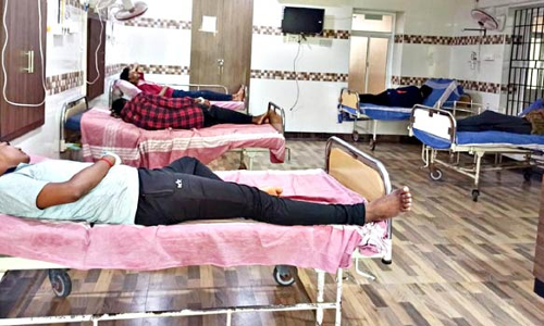 கீழக்கரை முகமது சதக் என்ஜினீயரிங் கல்லூரியில் விடுதி மாணவர்கள் 8 பேருக்கு வாந்தி-மயக்கம்