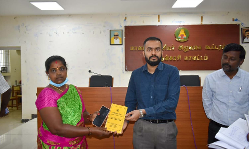 தென்காசியில் தூய்மை பணியாளர் நல வாரிய உறுப்பினர்களுக்கு அடையாள அட்டை