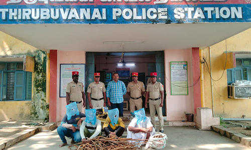 இரும்பு பொருட்களை திருடிய 4 பேர் கைது