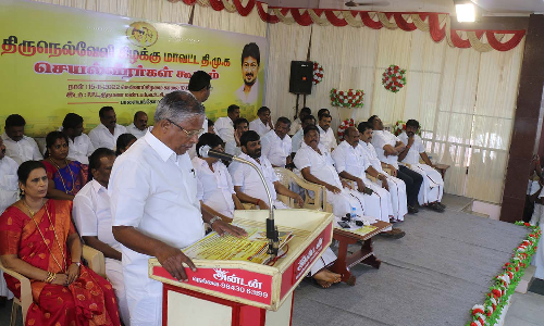 பாளையில் நெல்லை கிழக்கு மாவட்ட தி.மு.க. செயல்வீரர்கள் கூட்டம்