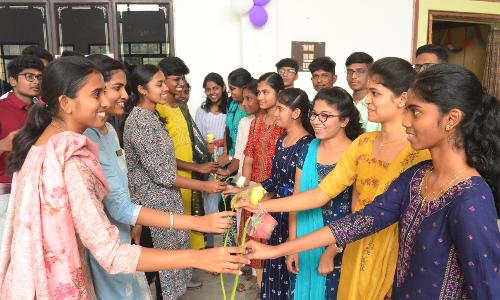 கோவை அரசு மருத்துவ கல்லுாரி முதலாமாண்டு மாணவர்களுக்கு வரவேற்பு