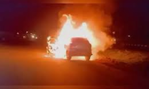 சாலையில் சென்ற காரில் திடீர் தீ